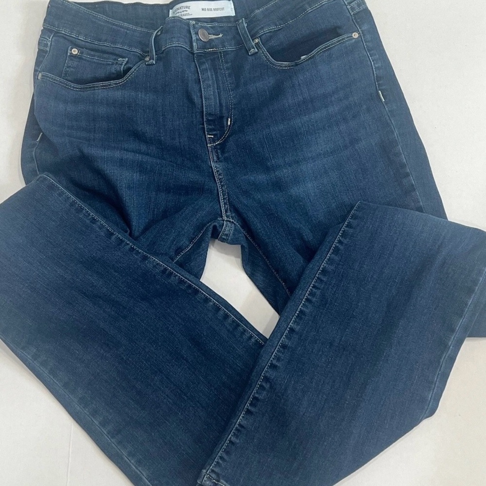 Levi's Women's Dark Blue Boot Cut Jeans W-31 Length 32 Mid- Rise Denim